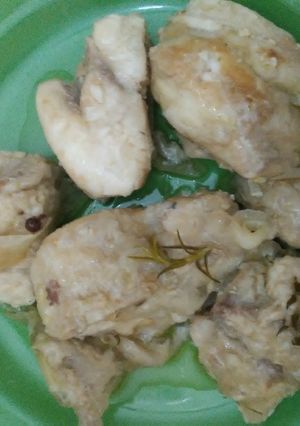 Una foto de Pollo de mar en escabeche blanco
