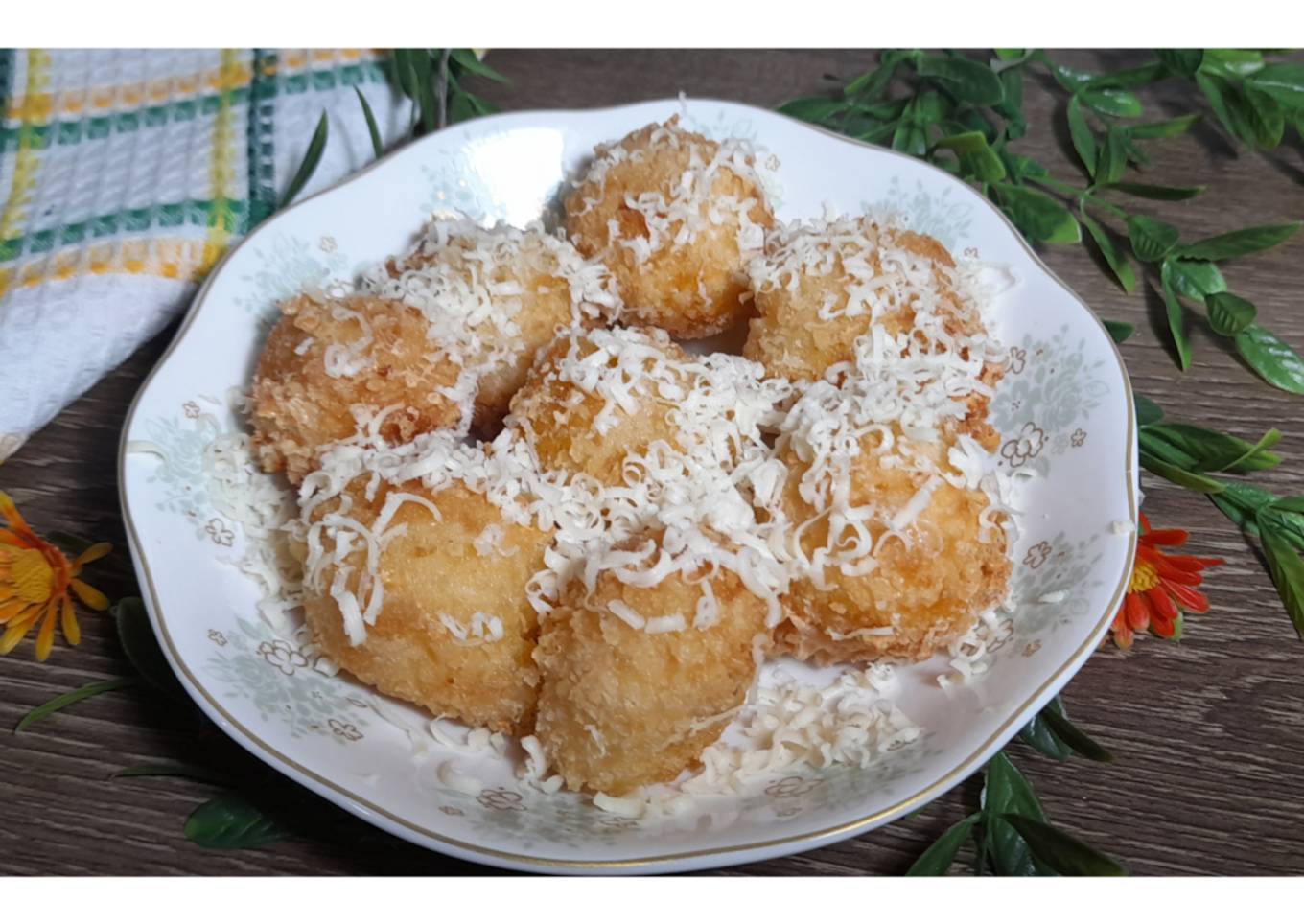Bola-Bola Kentang Keju Crispy