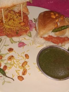 દાબેલી(dabeli inGujarati) રેસીપી મુખ્ય ફોટો