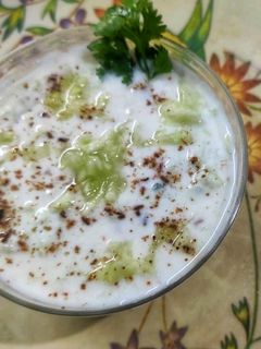 खीरे का रायता (Kheere ka raita recipe in hindi) रेसिपी मुख्य फोटो