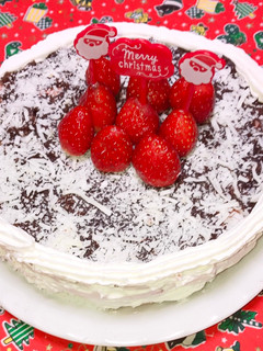 Una foto de Bizcocho con base de pionono relleno con fondue de chocolate (ganache)!