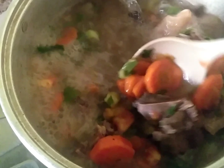 Langkah Gampang Membikin Resep Sup tulang sapi yang Lezat Anti Ribet, Sempurna