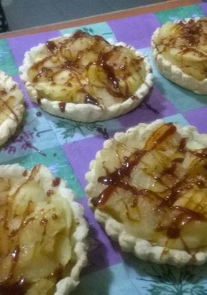 Una foto de Tartaletas de manzana y caramelo