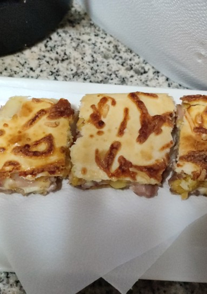 Una foto de Empanada de carne con mozzarella