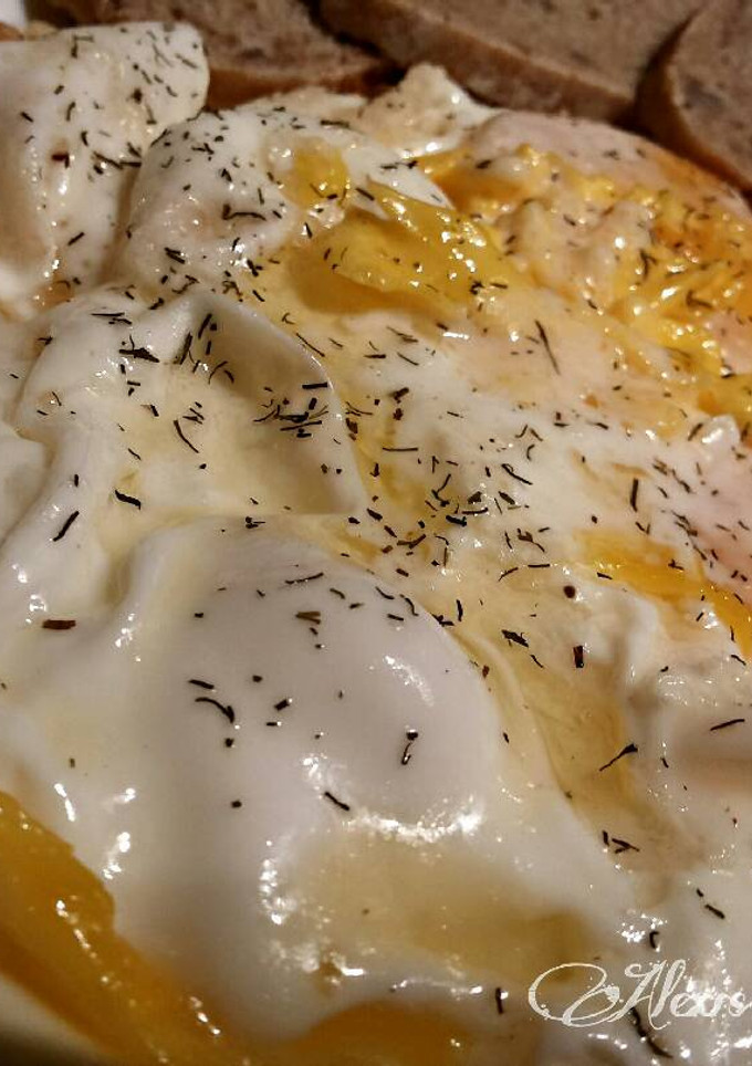 Una foto de Huevos arrugados con mantequilla y eneldo