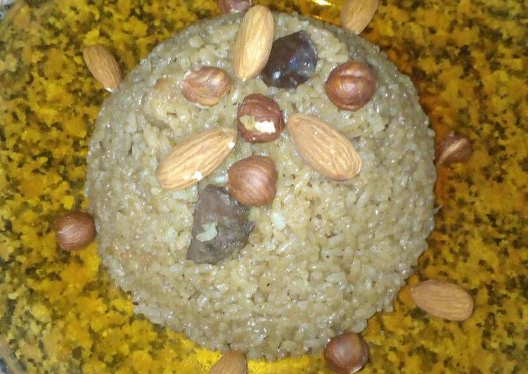 ارز بالخلطه والمكسرات