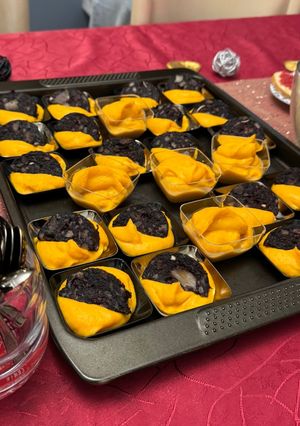Une photo de Verrines de purée de patates douces et boudin noir
