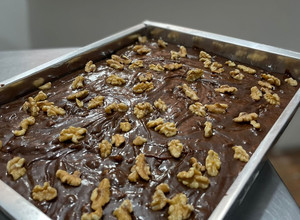 Una foto de Brownie de chocolate y nueces