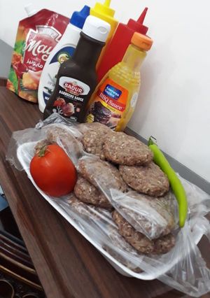 صورة لوصفة برجر لحمة بالصوصات المدخنة