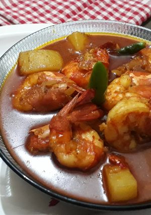 চিংড়ির লাল ঝোল (chingrir laal jhol recipe in bengali) রেসিপির প্রধান ছবি