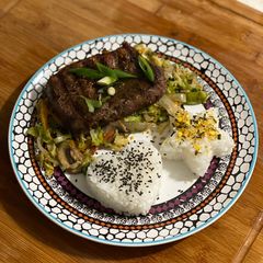 A picture of Steak & Brussels.