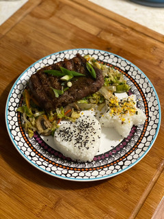 A picture of Steak & Brussels.