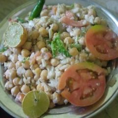 A picture of Jhat phat chole chaat.