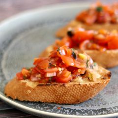 A picture of Thai style bruschetta 🍅 🇮🇹.