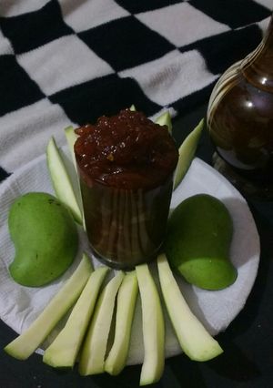A picture of Raw mangoes kathi mithi laungee.
