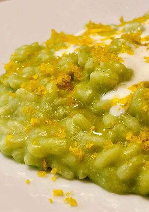 Foto di Risotto crema di piselli, ricotta e uovo marinato
