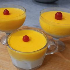 A picture of Double Layer Orange Pudding.