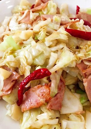 รูปของ 🥓กะหล่ำผัดเบคอน บาปหนาสำหรับคนอยากผอม 🥓