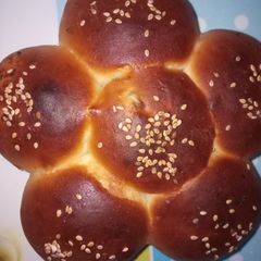 A picture of Flowery bun with vegies filling.