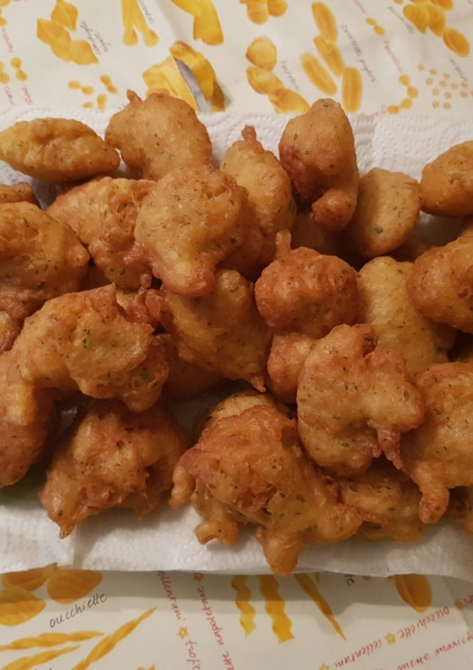 Una foto de Buñuelos de bacalao con ali-oli