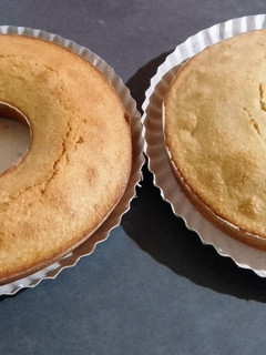 Una foto de Bizcochuelo de Coco 🥥 y Naranja 🍊 (con glaseado de coco)