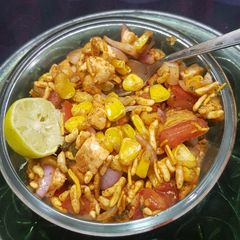 A picture of Kurkuri sweetcorn aloo chat.