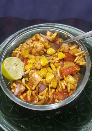 A picture of Kurkuri sweetcorn aloo chat.
