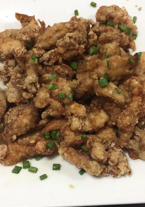 A picture of Youlinji (Chinese deep fried chicken).