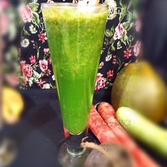 A picture of Tropical green smoothie.