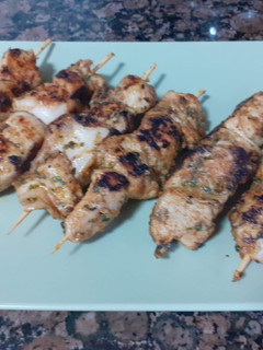 Una foto de Brochetas de pollo