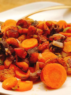 A picture of Fry meat with carrots.