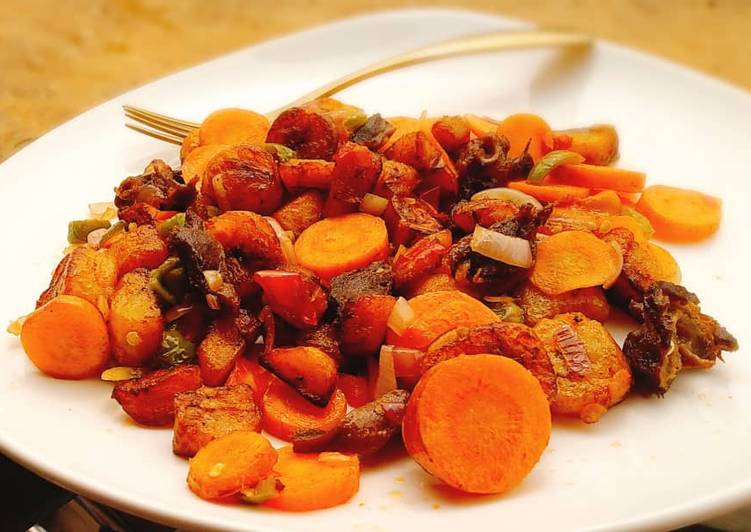 Steps to Prepare Super Quick Homemade Fry meat with carrots