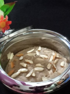 कुट्टू के आटे का हलवा (Kuttu ke aate ka halwa recipe in Hindi) रेसिपी मुख्य फोटो