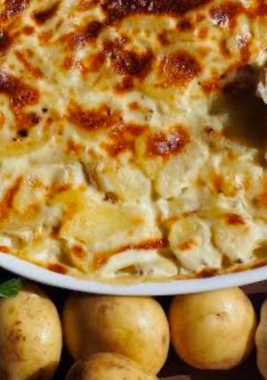 รูปของ มันฝรั่งอบครีมซอส potatoes baked
