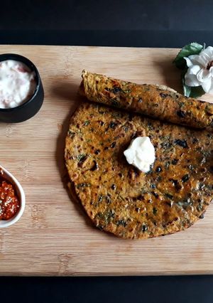 A picture of Besan Methi Achari Paratha.