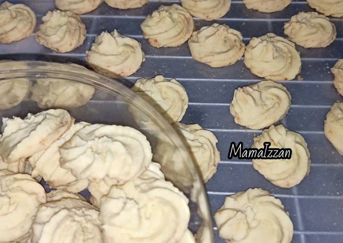 Cara Gampang Menyiapkan Kue Sagu Keju, Bisa Manjain Lidah