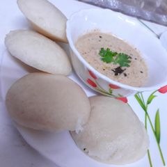 A picture of Idlis.