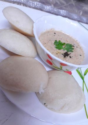 A picture of Idlis.