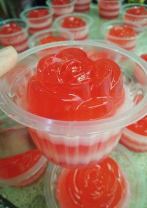 Foto resep Puding lapis mawar #kamismanis
