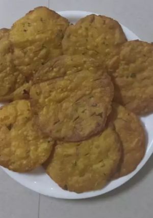 પૂરી(Poori Recipe in Gujarati) રેસીપી મુખ્ય ફોટો