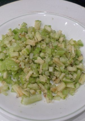 Una foto de Ensalada Waldorf de Apio y Manzana