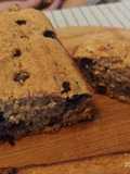 Budín de banana, arándanos y chocolate kit Kat
