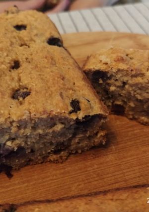 Una foto de Budín de banana, arándanos y chocolate kit Kat