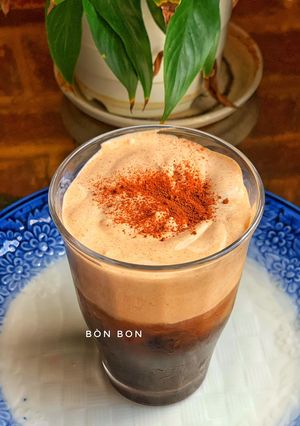 Hình của món Cà Phê Kem Nâu (Kem Tiramisu).