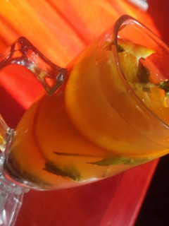 صورة لوصفة شاي بالبرتقال 🍊والليمون🍋 لنزلات البرد