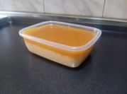 Una foto de compota de manzana con maicena