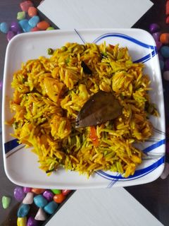 मिक्स वेज पुलाव(mix veg pulao recipe in hindi) रेसिपी मुख्य फोटो