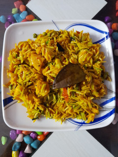मिक्स वेज पुलाव(mix veg pulao recipe in hindi) रेसिपी मुख्य फोटो