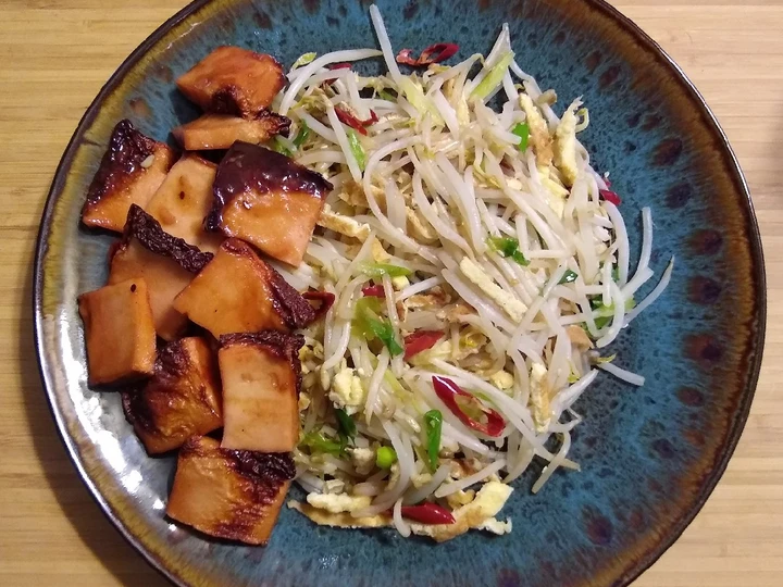 Easy Steps to Prepare Recipes Bean Sprouts Stir Fry the Delicious Perfect.