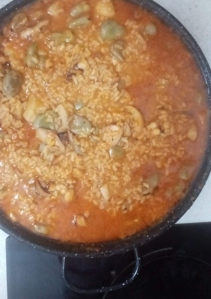 Una foto de Arroz con habas y choco